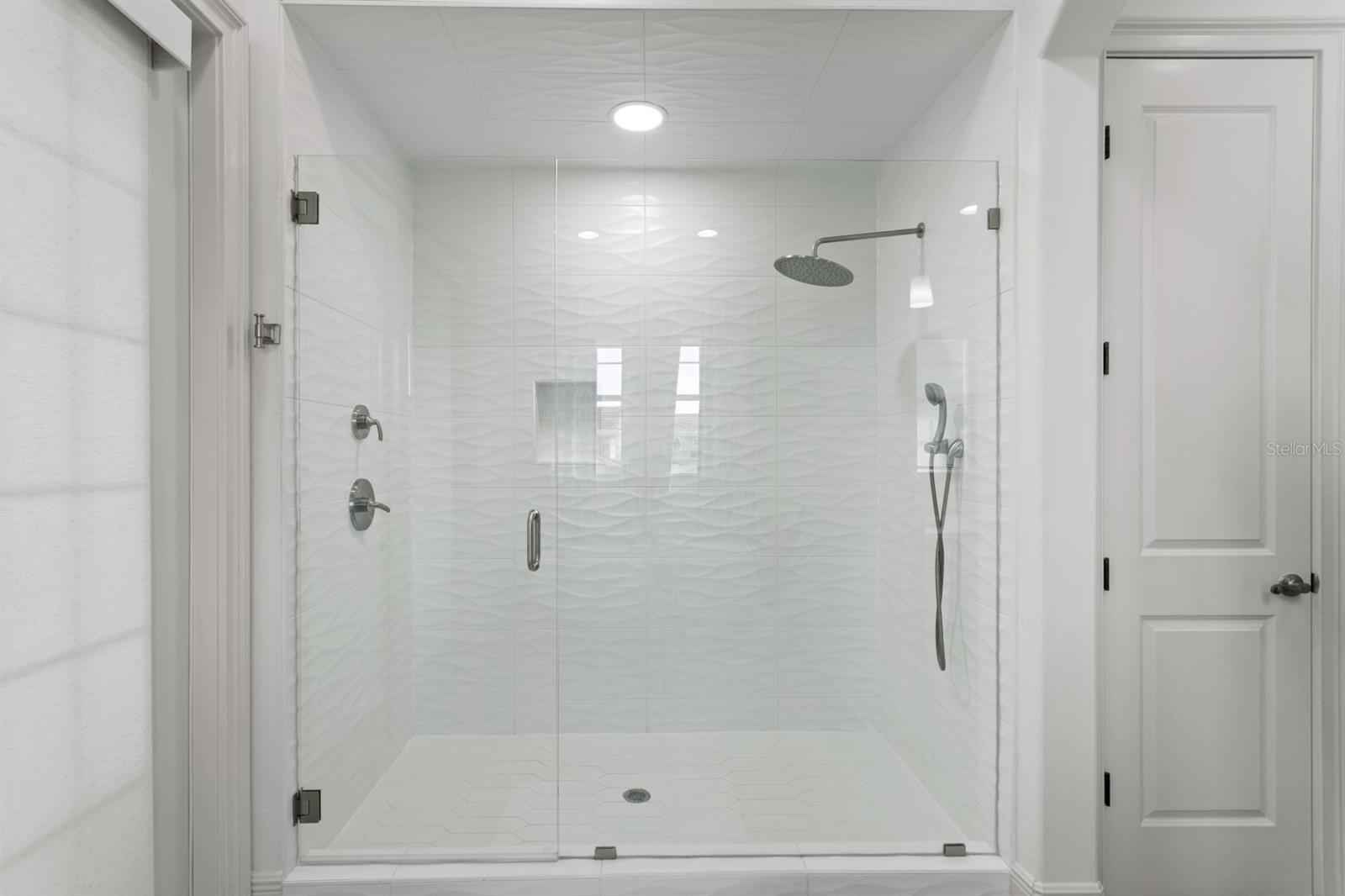6123 YEATS MANOR DR — photo 46