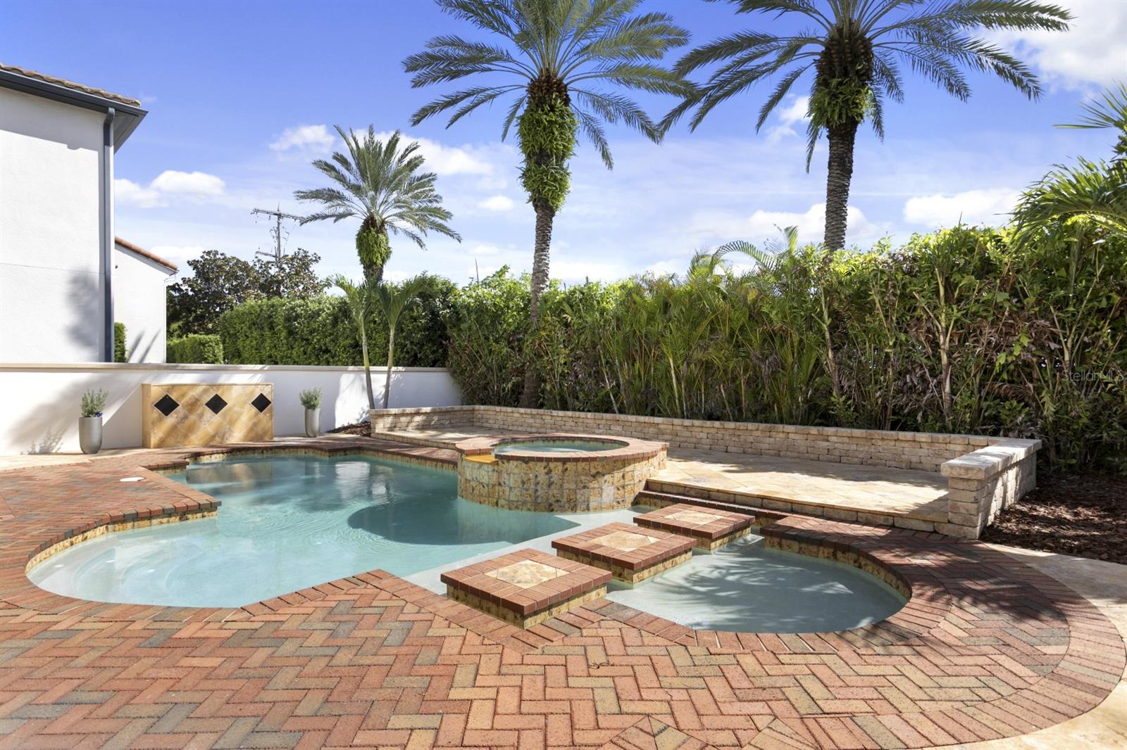 6123 YEATS MANOR DR — photo 2