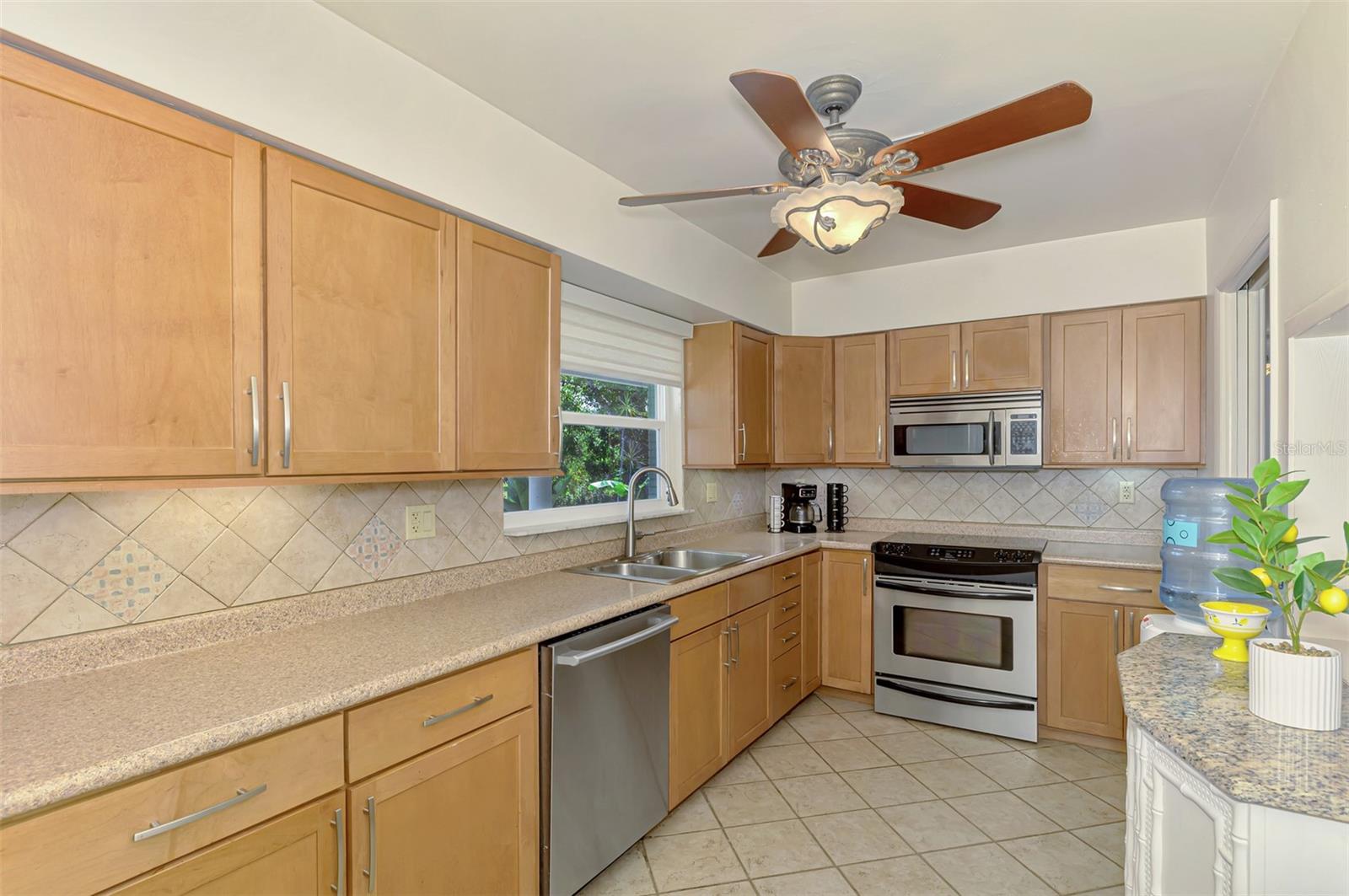 3078 SPENCER LN — photo 24
