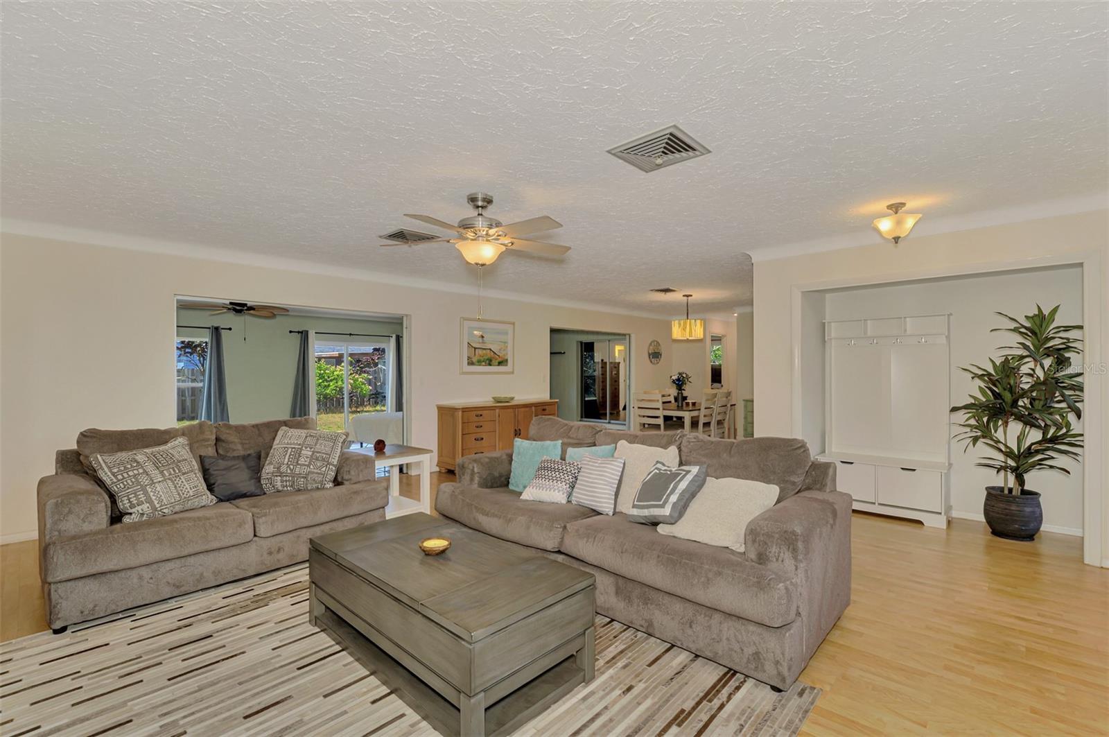 3078 SPENCER LN — photo 15