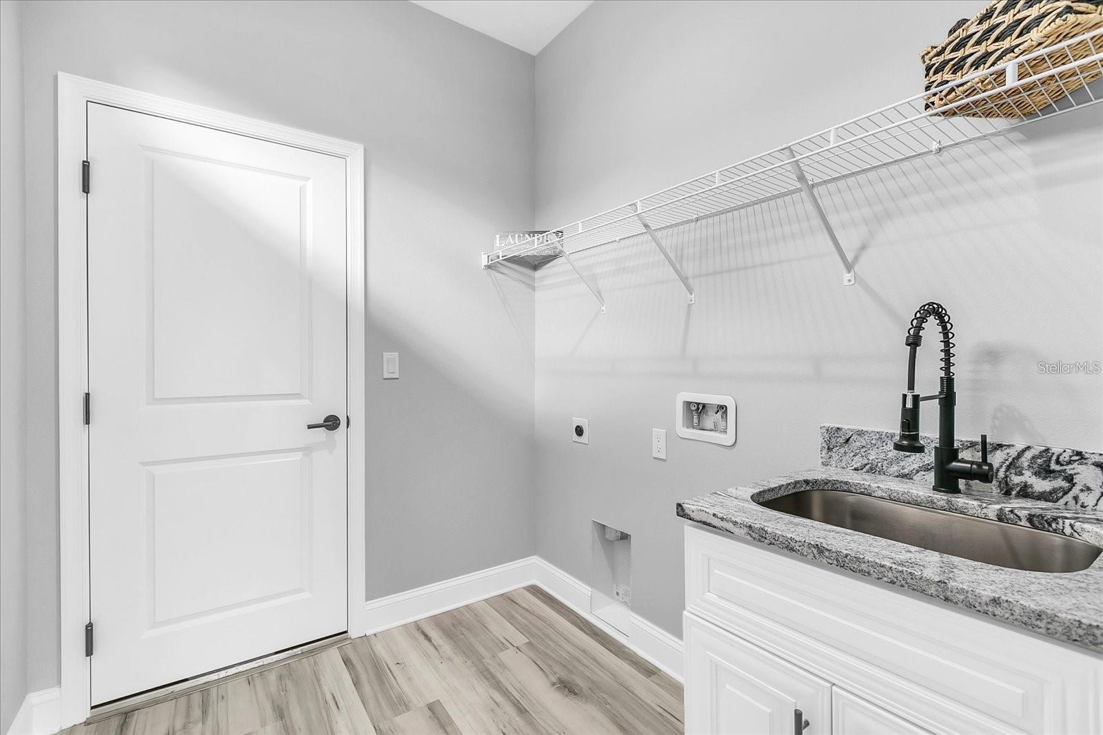 2318 W SAINT JOHN ST — photo 19