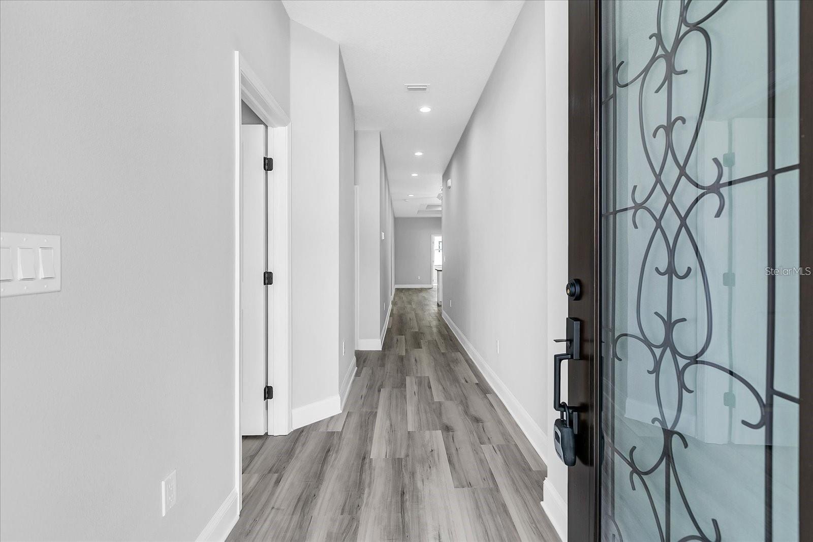 2318 W SAINT JOHN ST — photo 3
