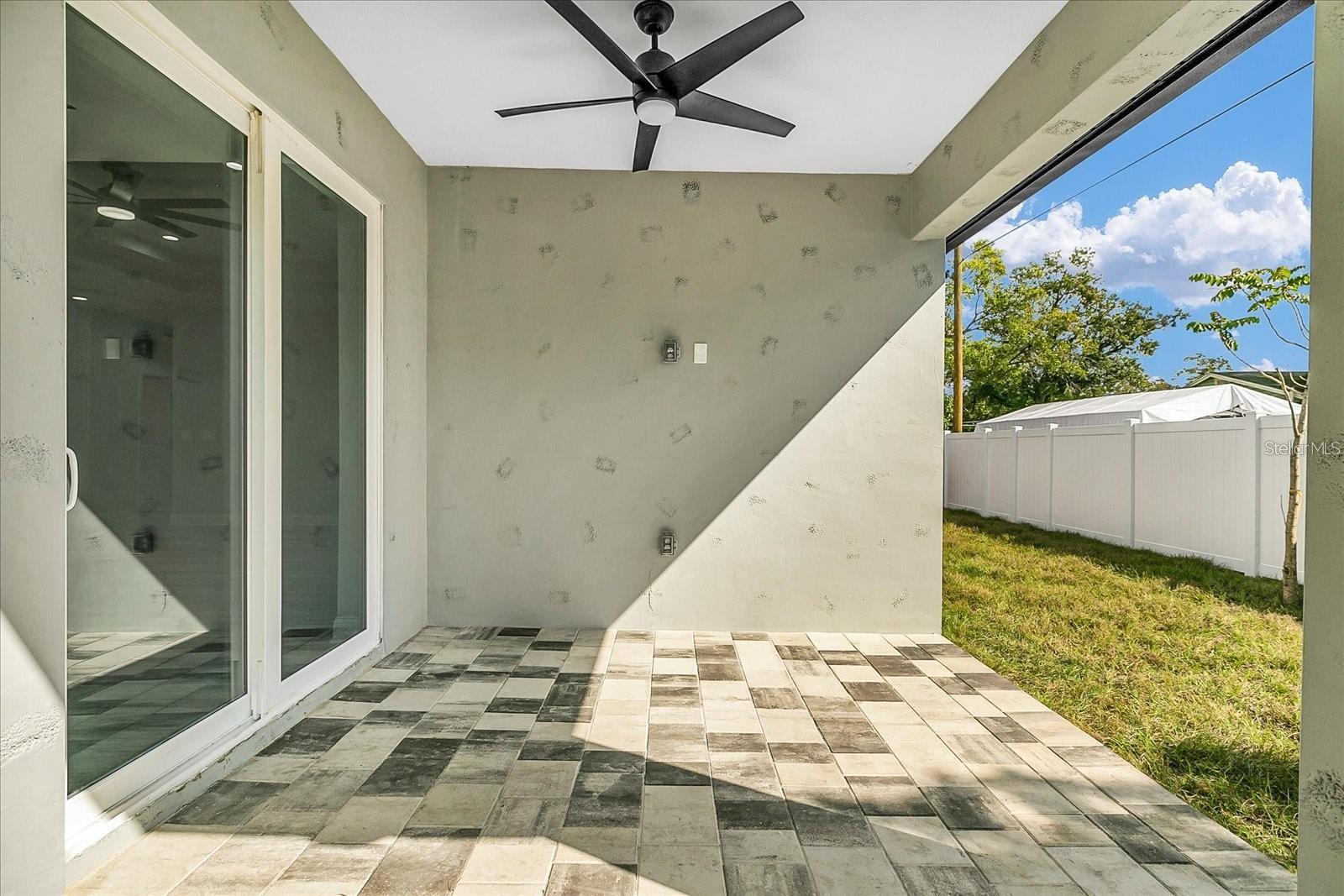 2318 W SAINT JOHN ST — photo 20