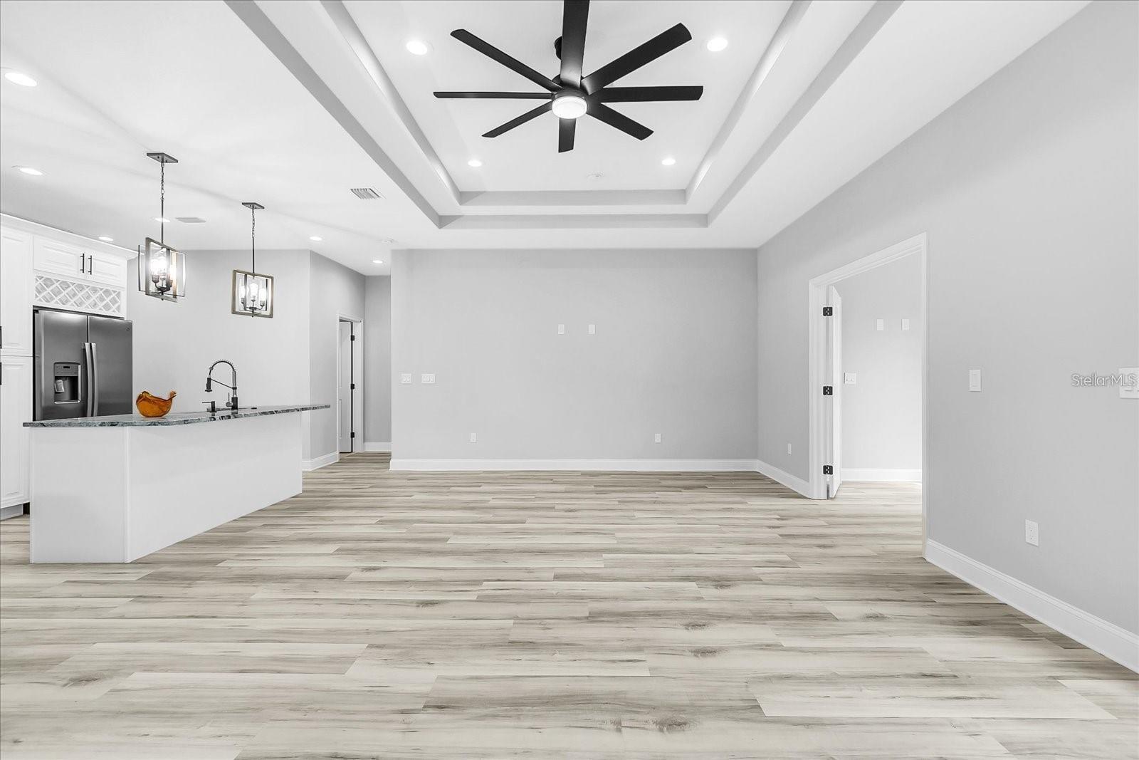 2318 W SAINT JOHN ST — photo 12