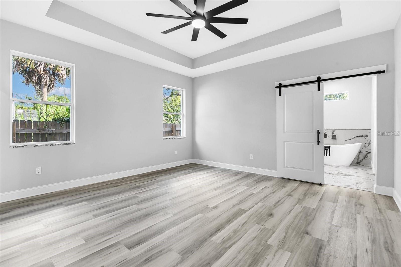 2318 W SAINT JOHN ST — photo 13