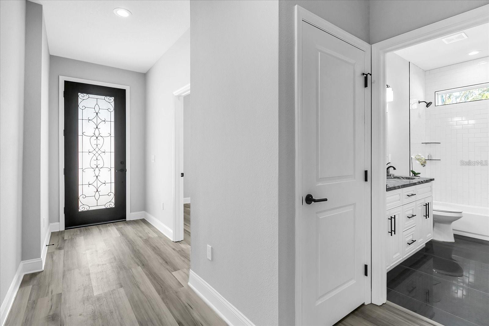2318 W SAINT JOHN ST — photo 4