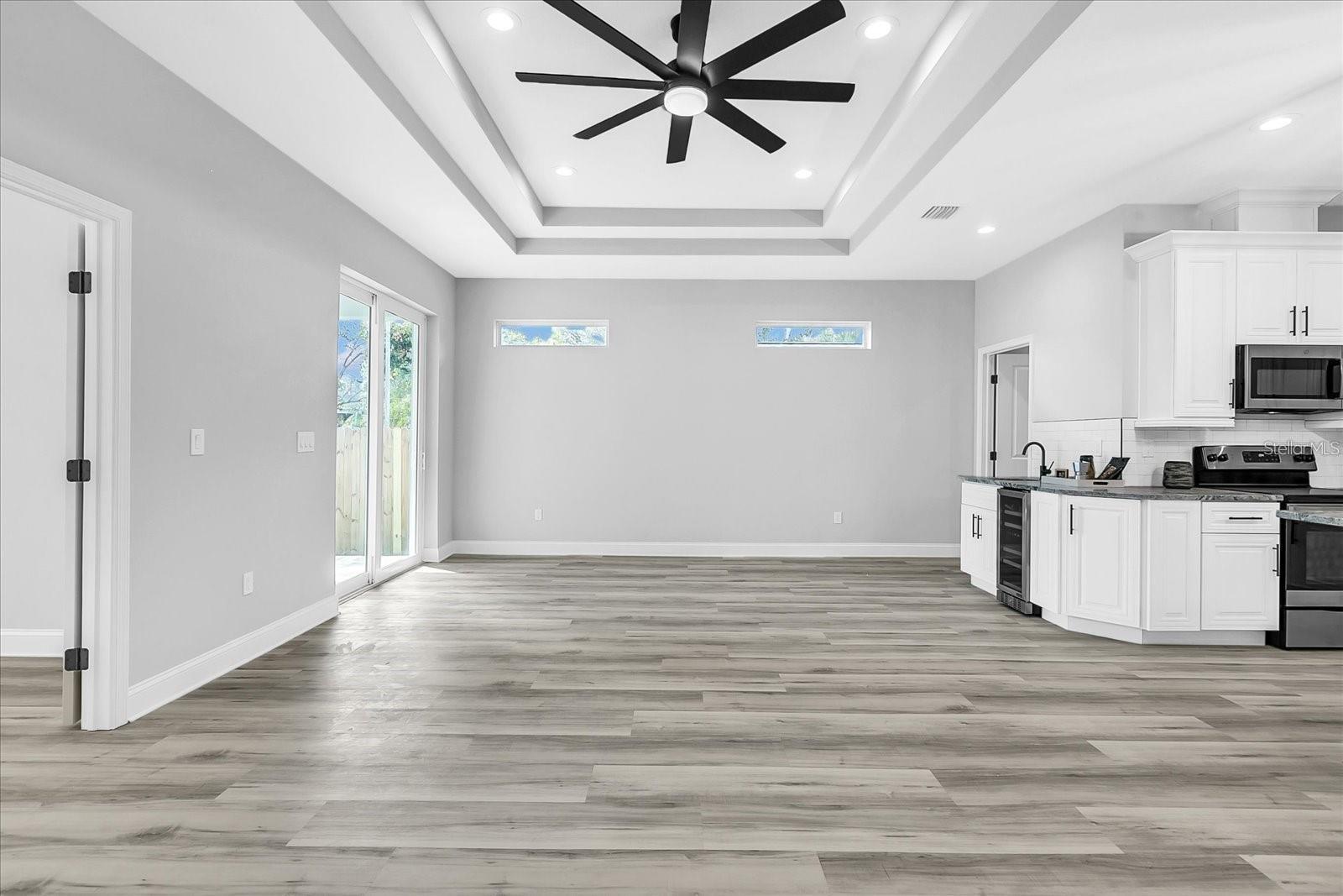 2318 W SAINT JOHN ST — photo 11