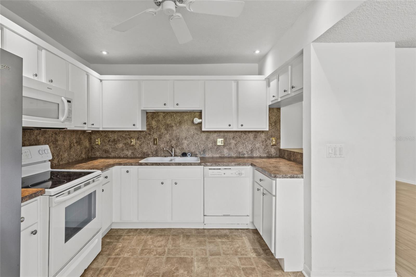 1627 BROOKHOUSE DR #263 — photo 5