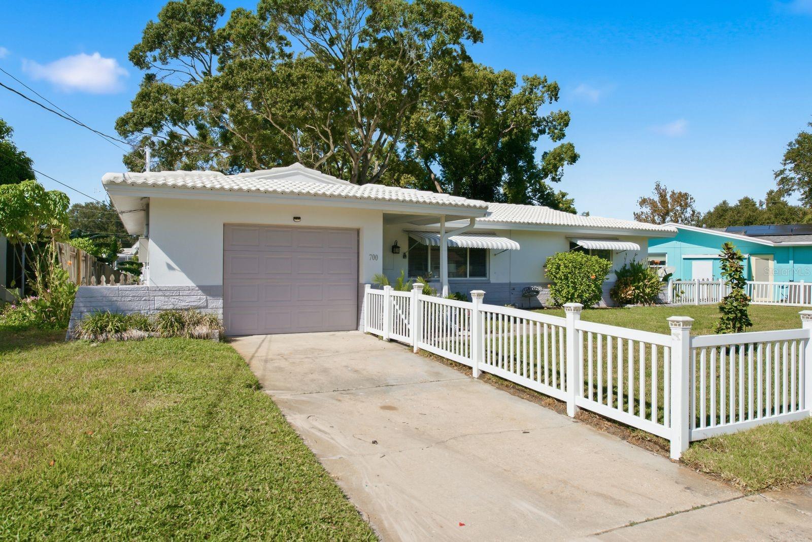 700 GERSHWIN DR — photo 2