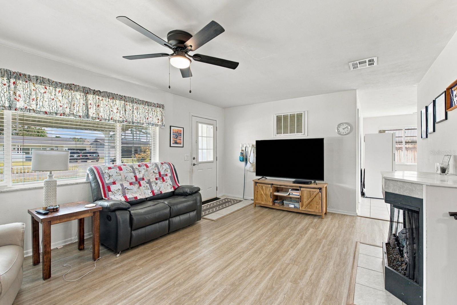 700 GERSHWIN DR — photo 7