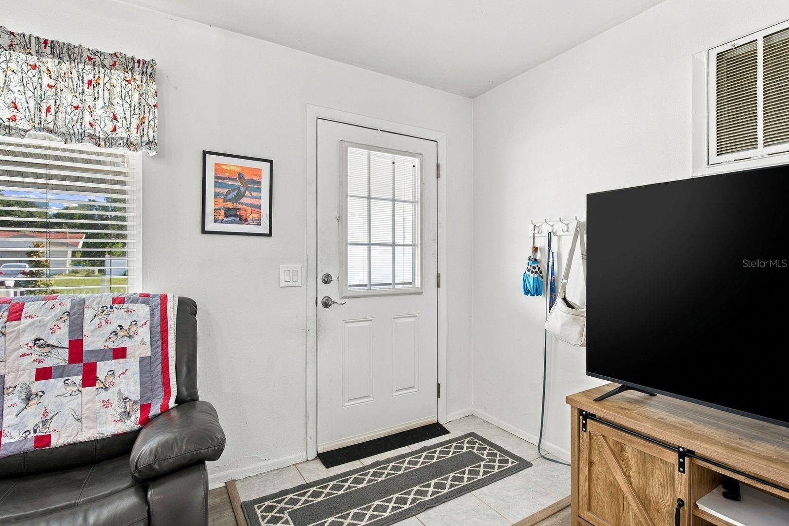 700 GERSHWIN DR — photo 4