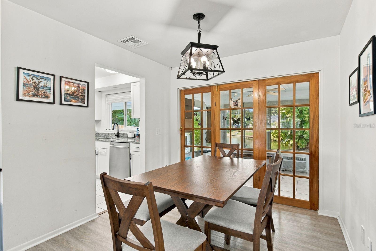 700 GERSHWIN DR — photo 9