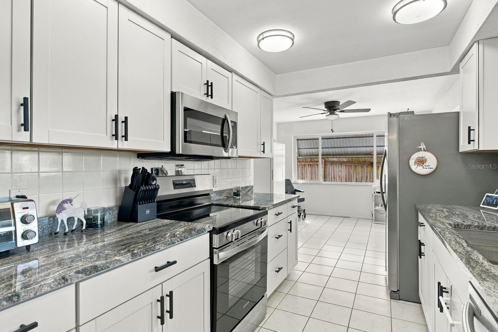 700 GERSHWIN DR — photo 11
