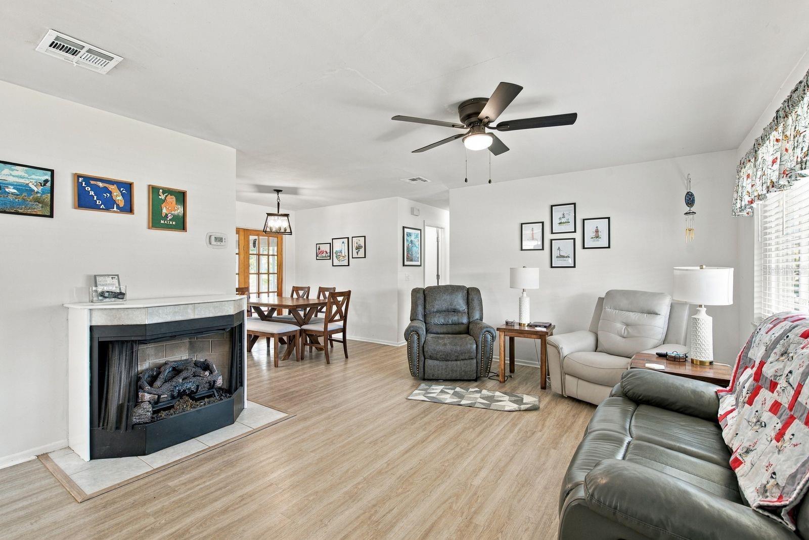 700 GERSHWIN DR — photo 5