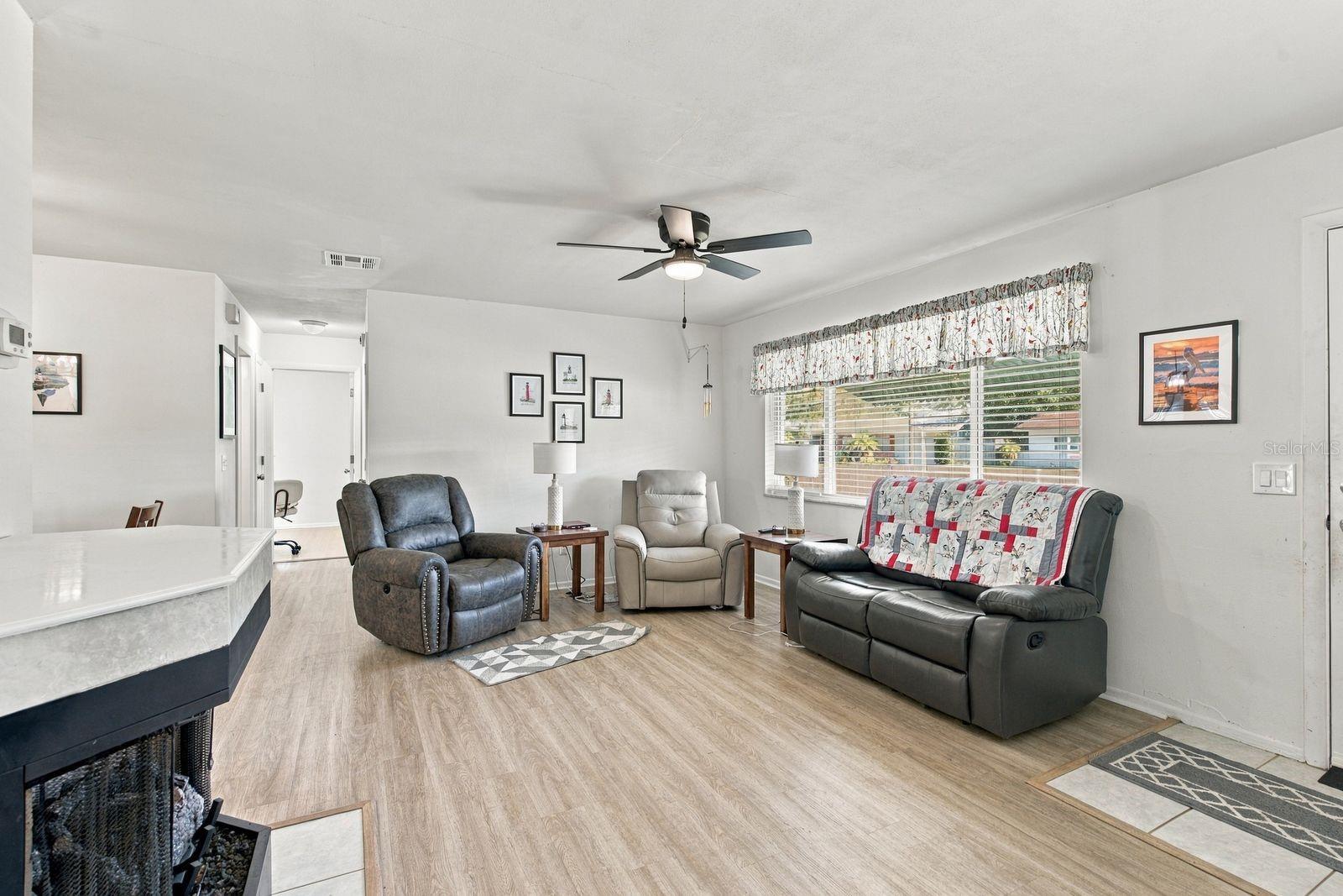 700 GERSHWIN DR — photo 6