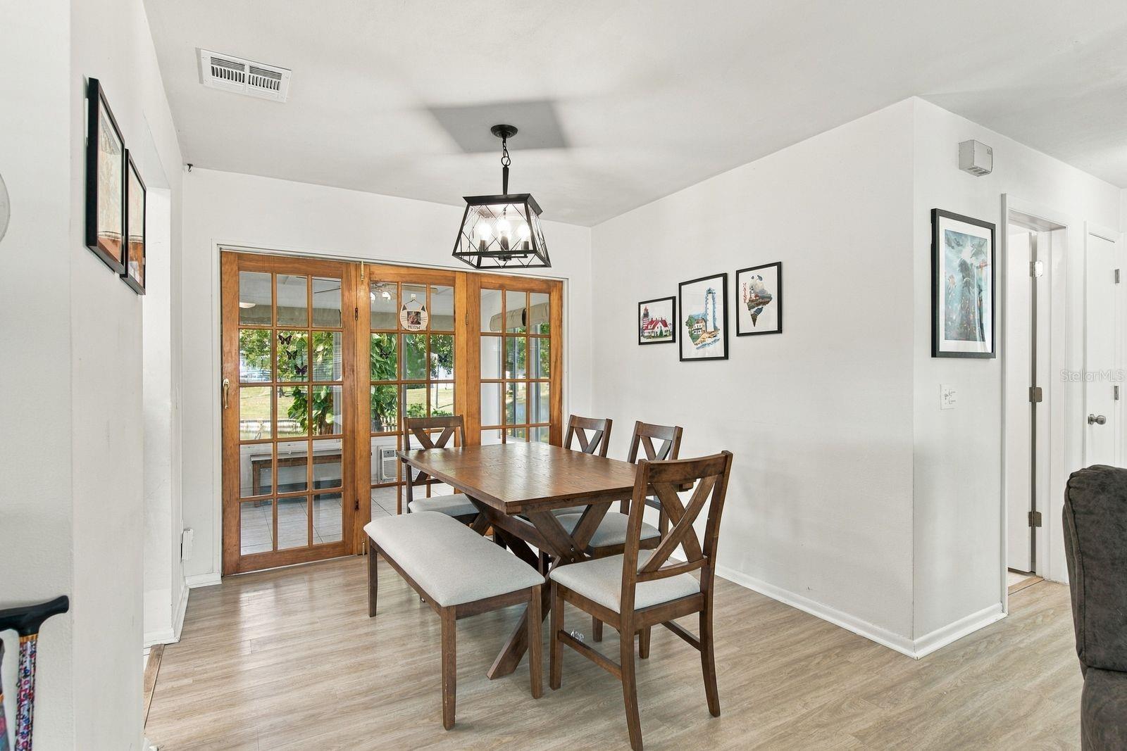 700 GERSHWIN DR — photo 8