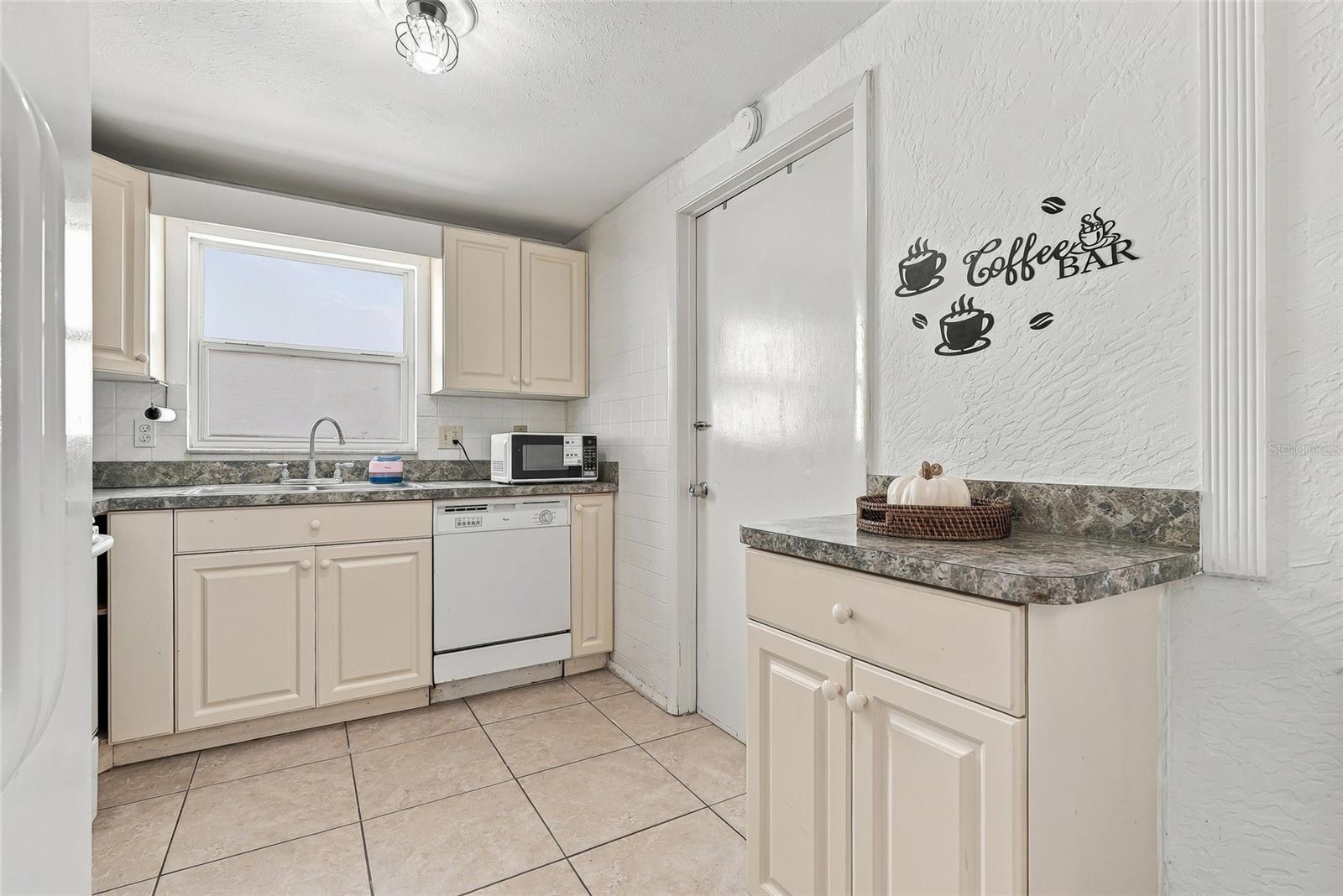 9608 ELGIN CT — photo 12