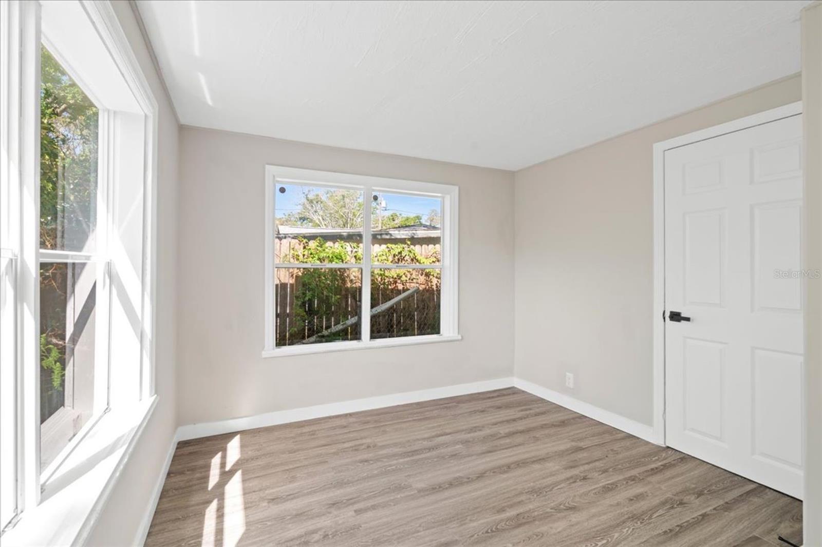 1576 S WASHINGTON AVE — photo 10