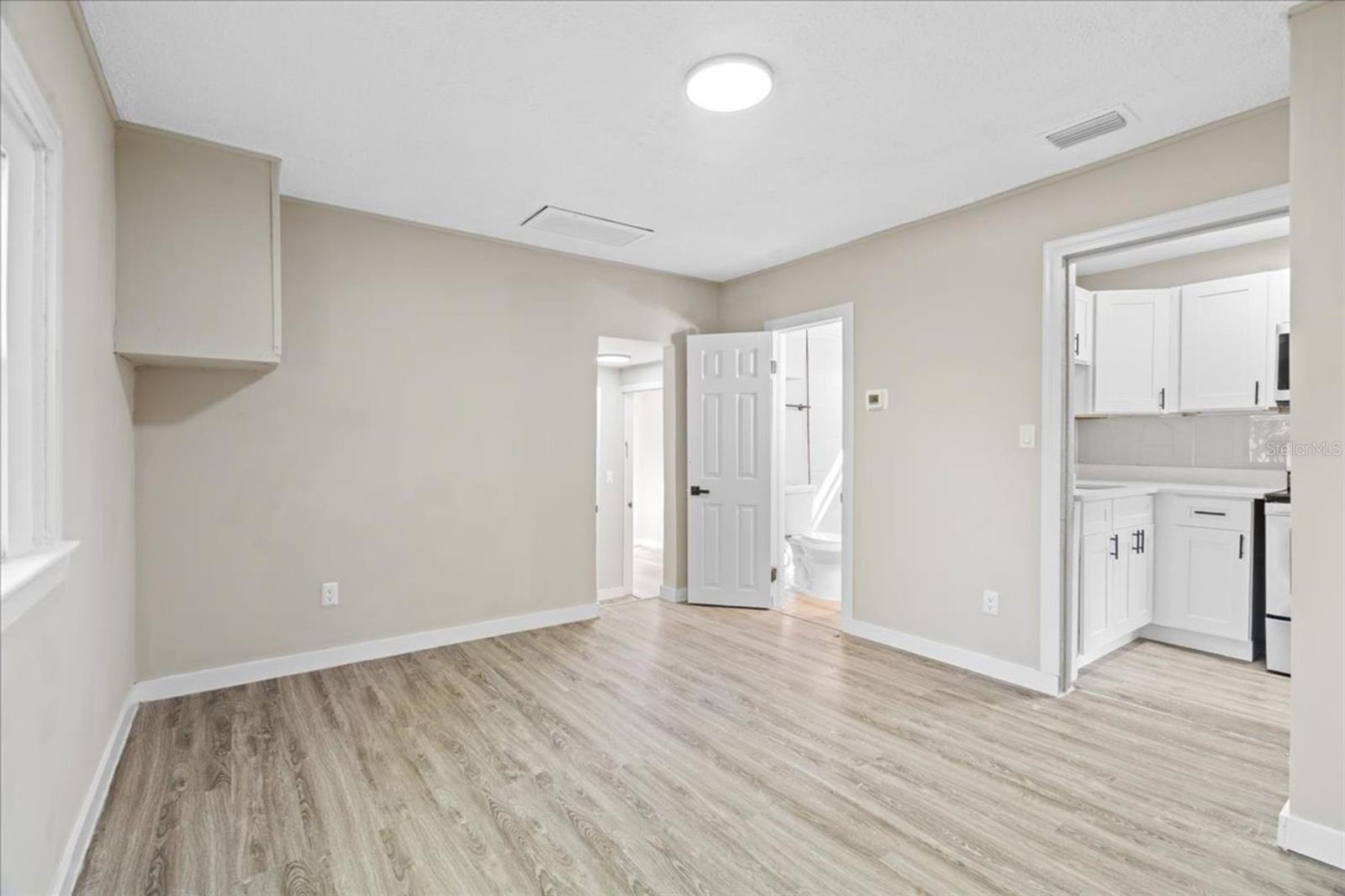 1576 S WASHINGTON AVE — photo 13