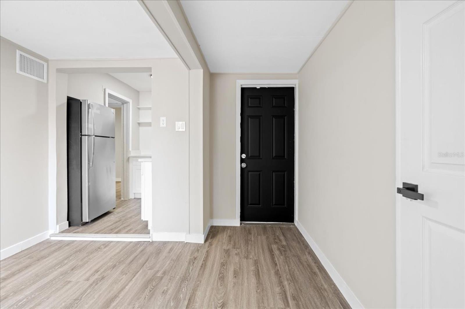 1576 S WASHINGTON AVE — photo 6