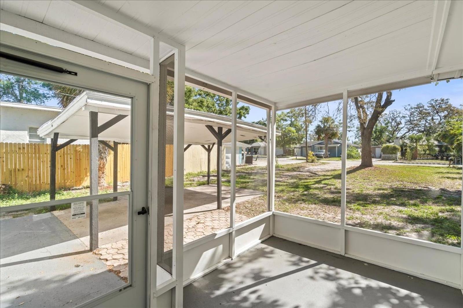 1576 S WASHINGTON AVE — photo 4