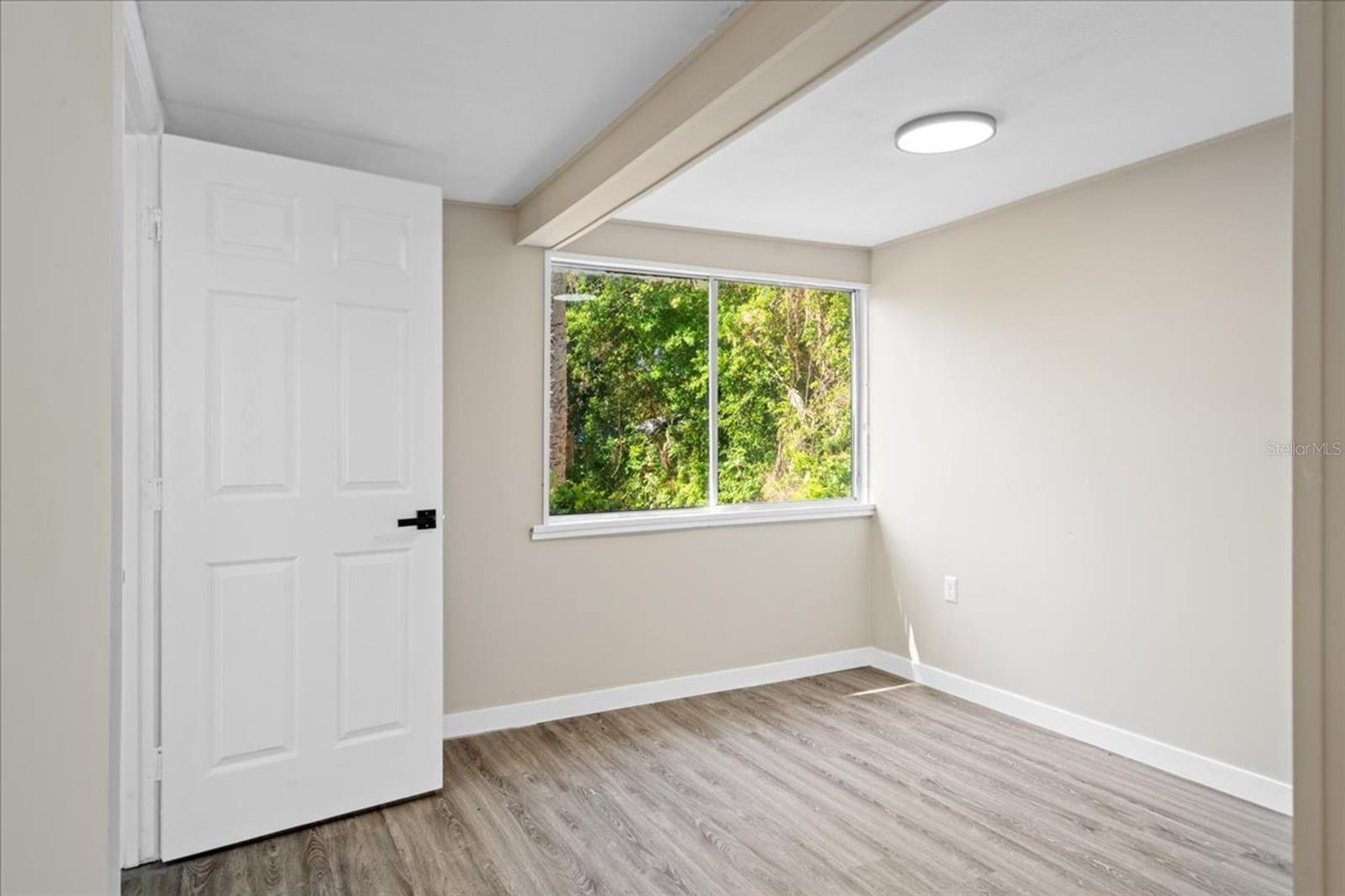 1576 S WASHINGTON AVE — photo 5
