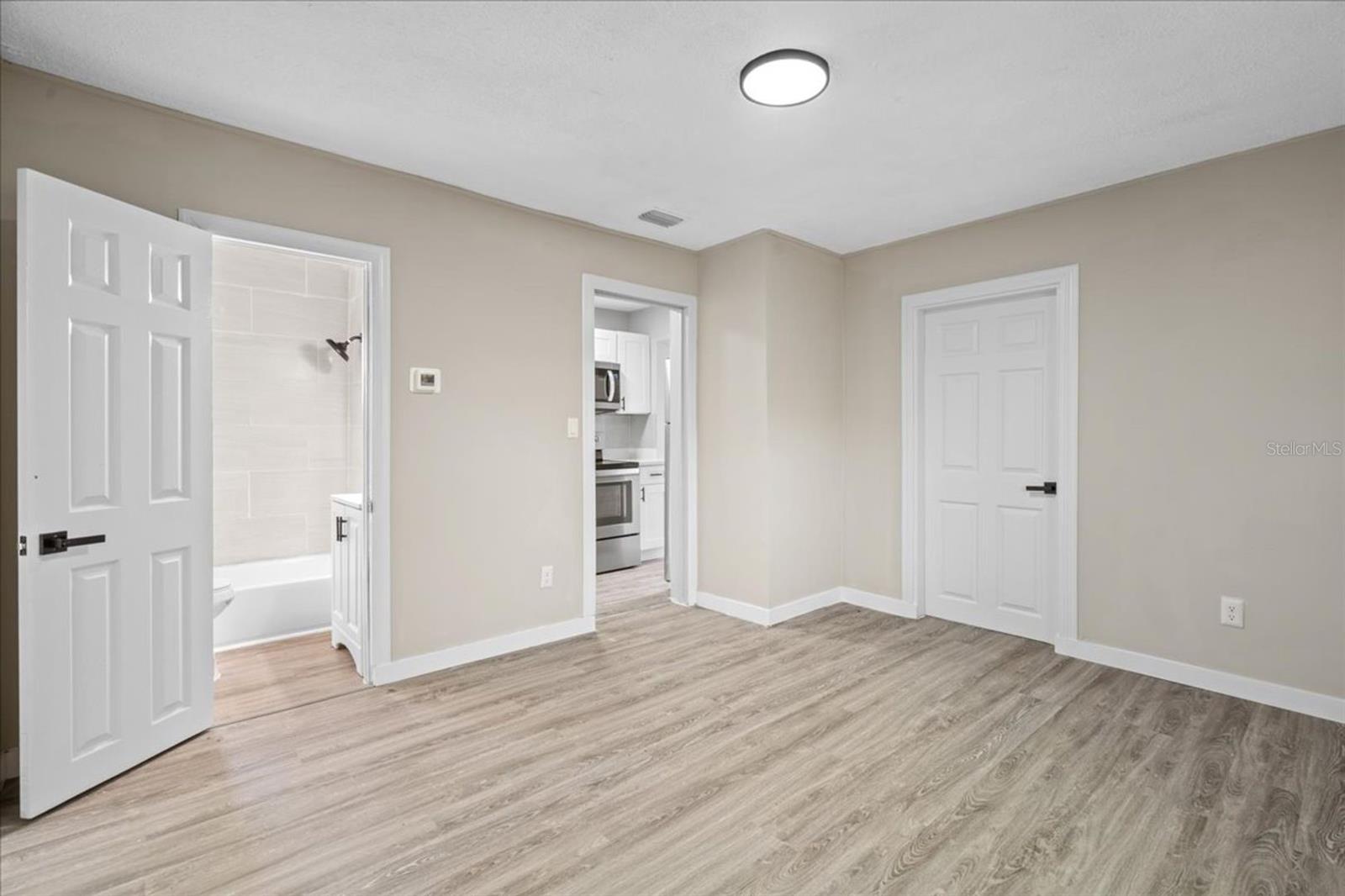 1576 S WASHINGTON AVE — photo 12