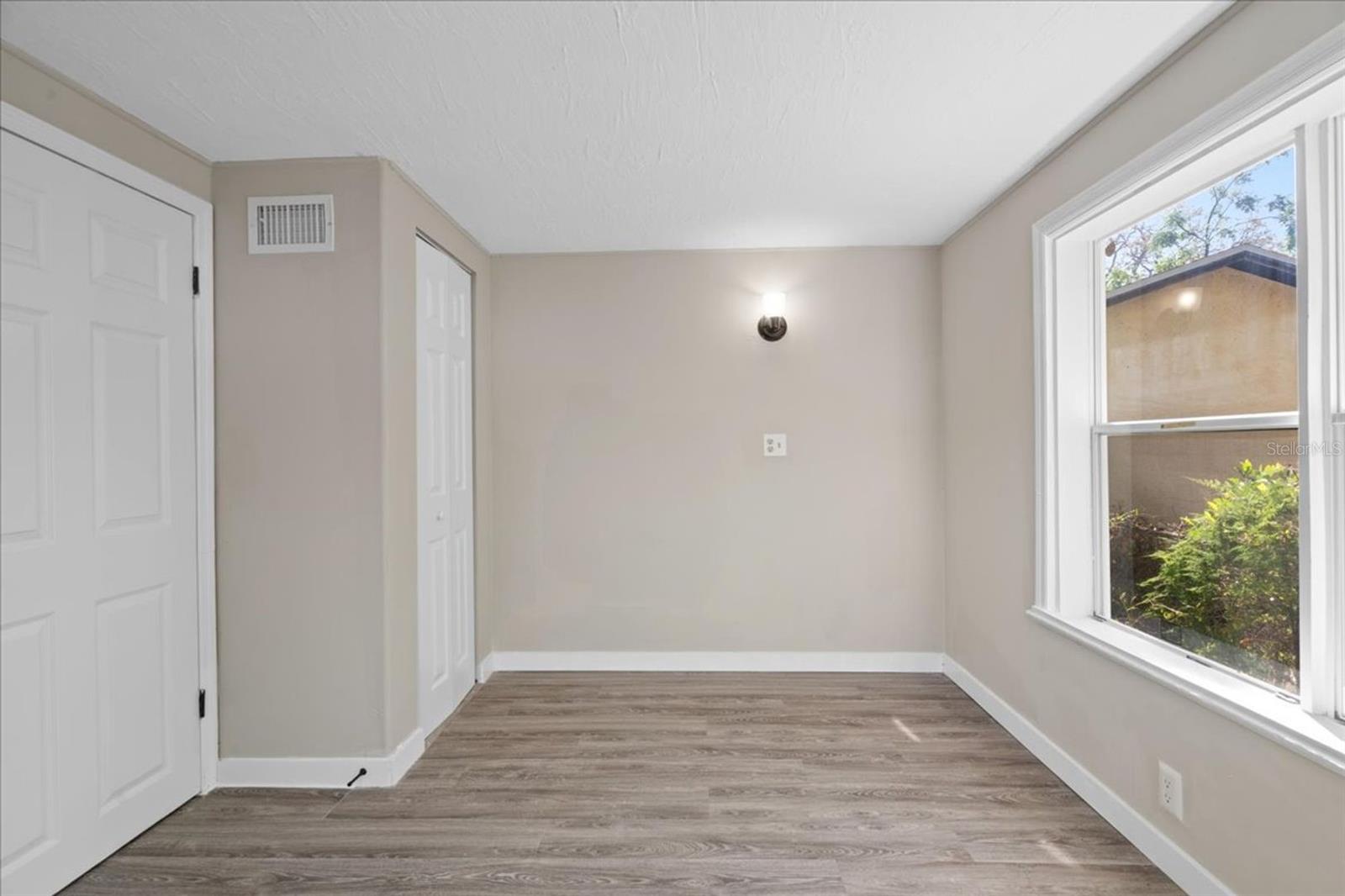 1576 S WASHINGTON AVE — photo 11