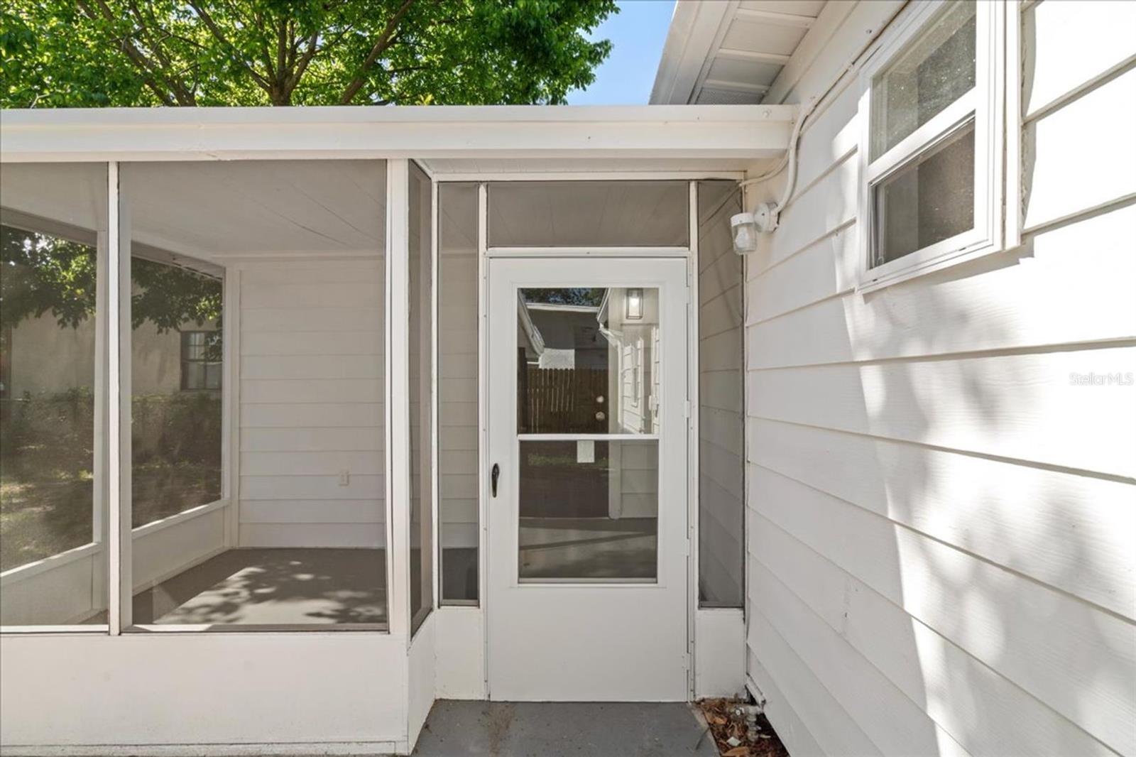 1576 S WASHINGTON AVE — photo 3