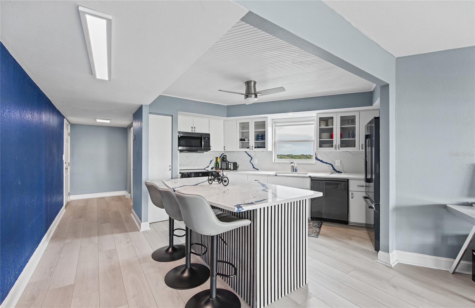 700 BEACH DR NE #701 — photo 15