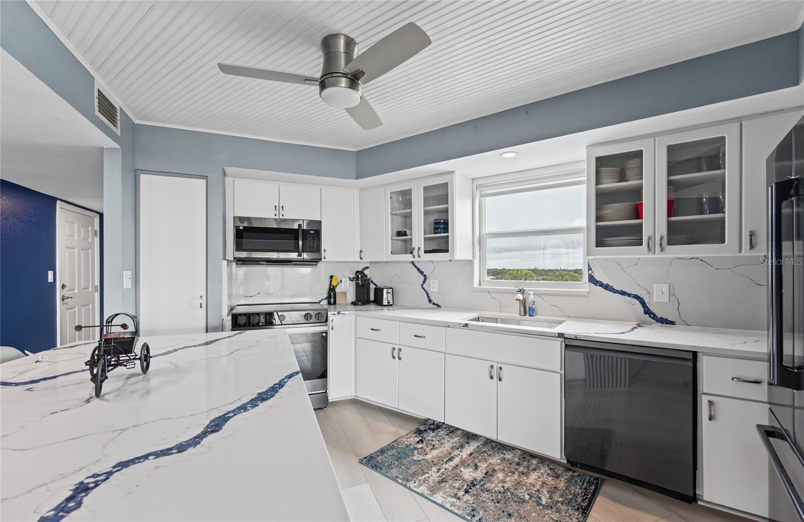 700 BEACH DR NE #701 — photo 13