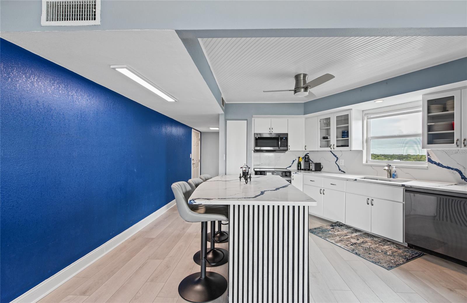 700 BEACH DR NE #701 — photo 20