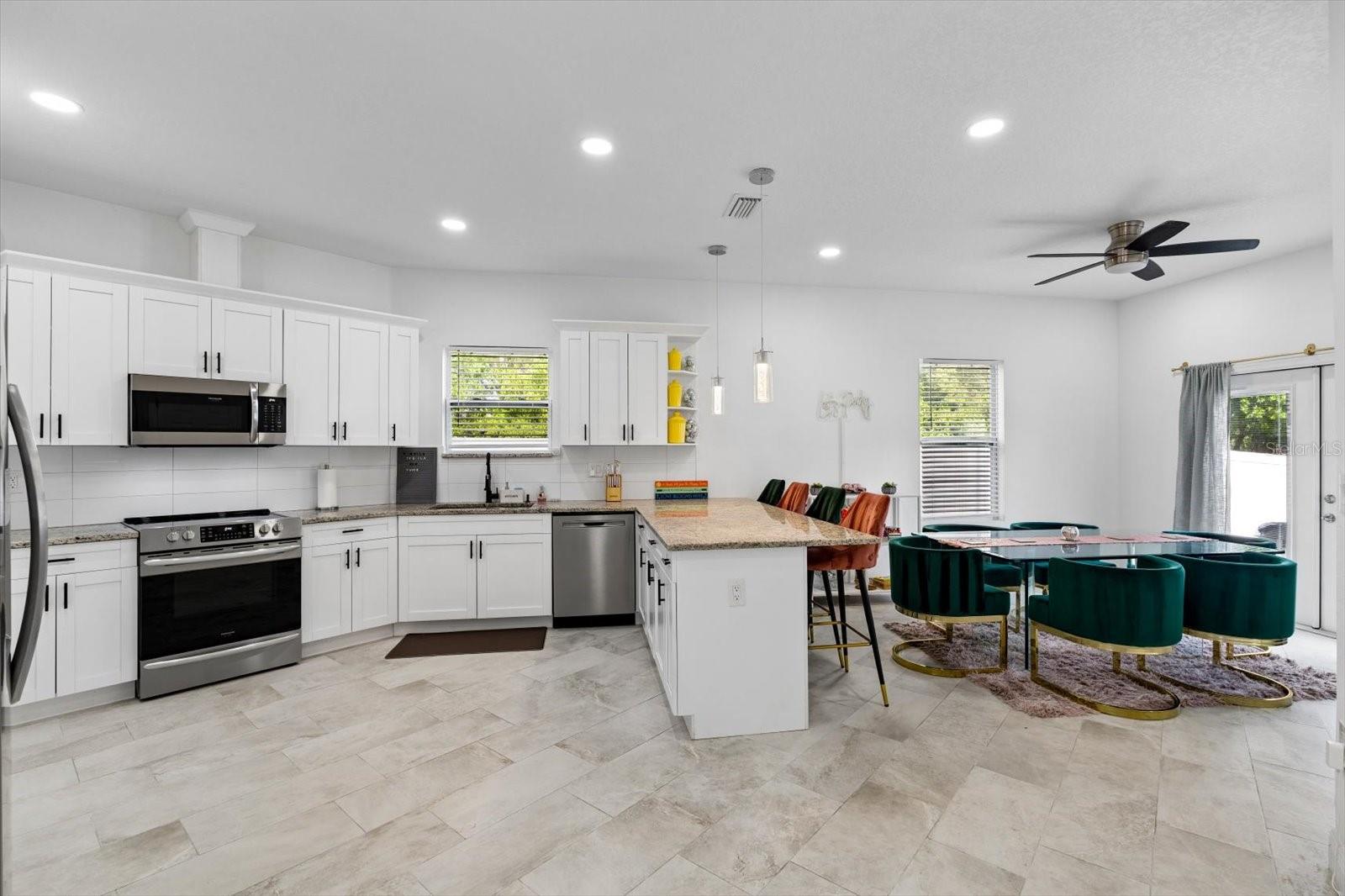 7911 N PACKWOOD AVE — photo 12