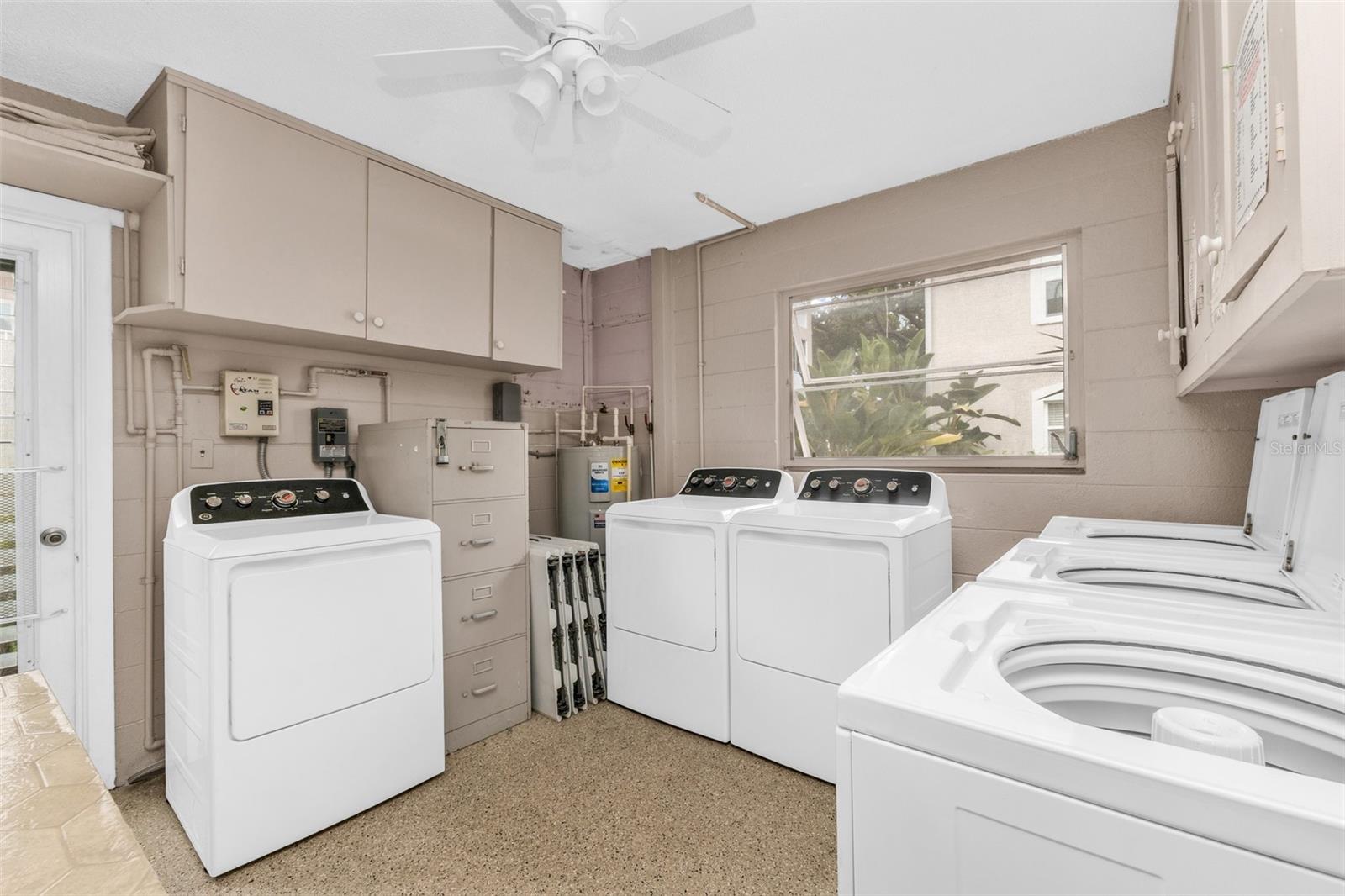 521 W VENICE AVE #21 — photo 25