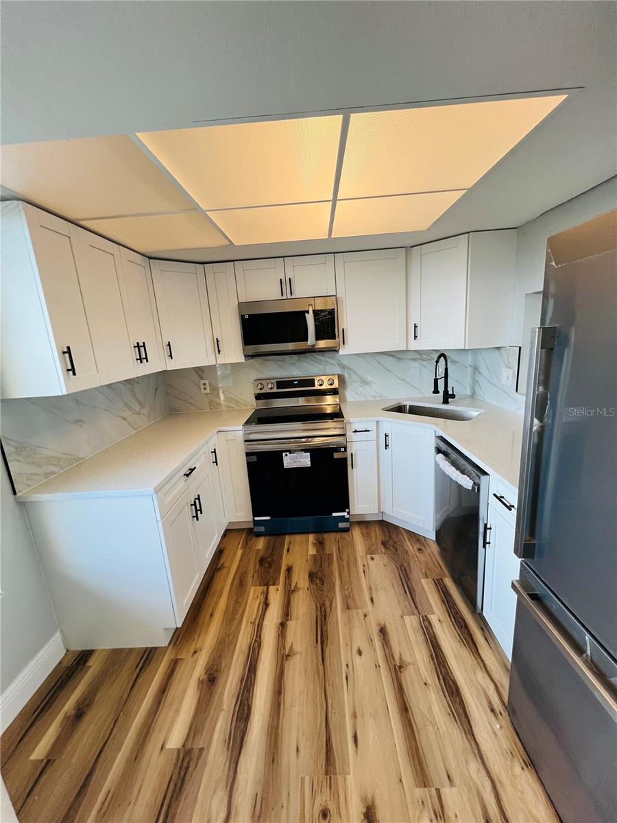 2621 COVE CAY DR #703 — photo 7