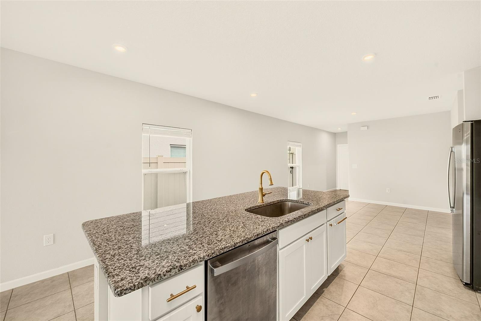 35235 GENDRY ST — photo 9