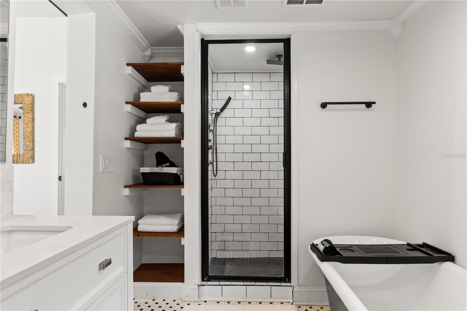 324 W HAYA ST — photo 20