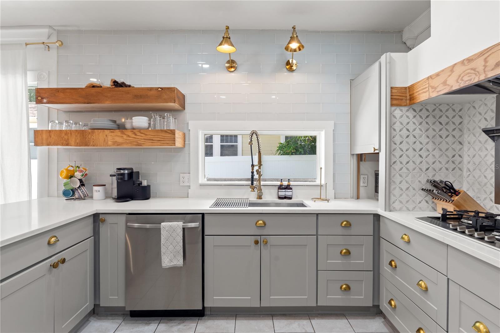324 W HAYA ST — photo 15