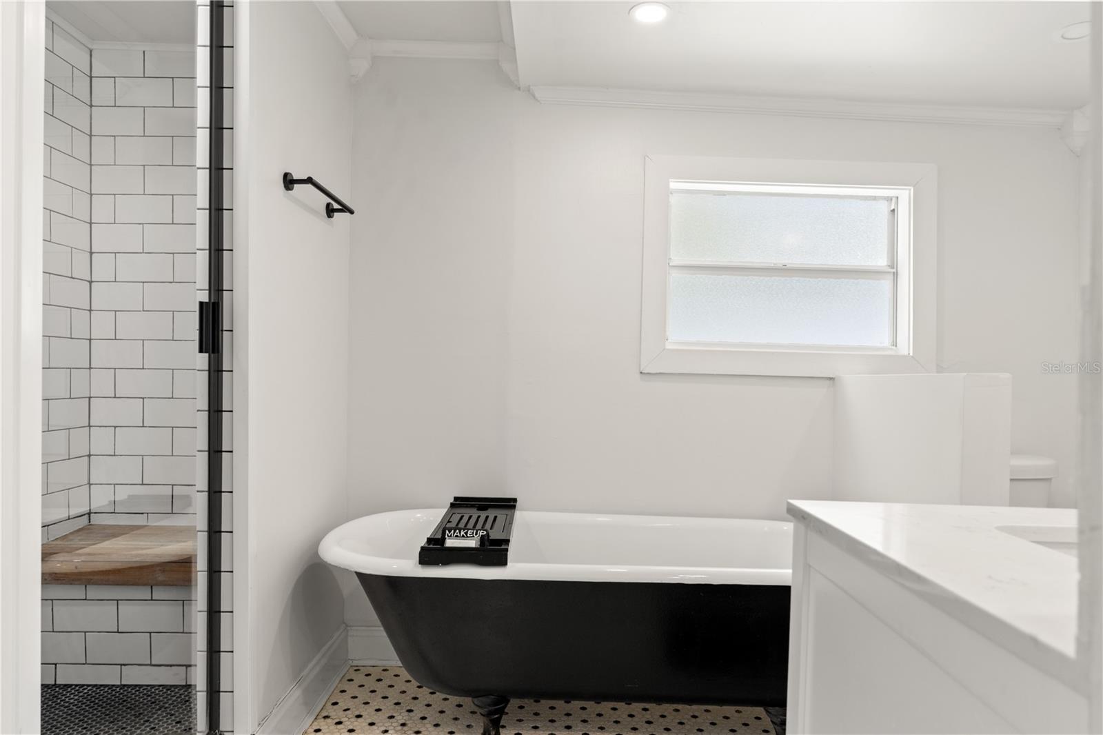 324 W HAYA ST — photo 19
