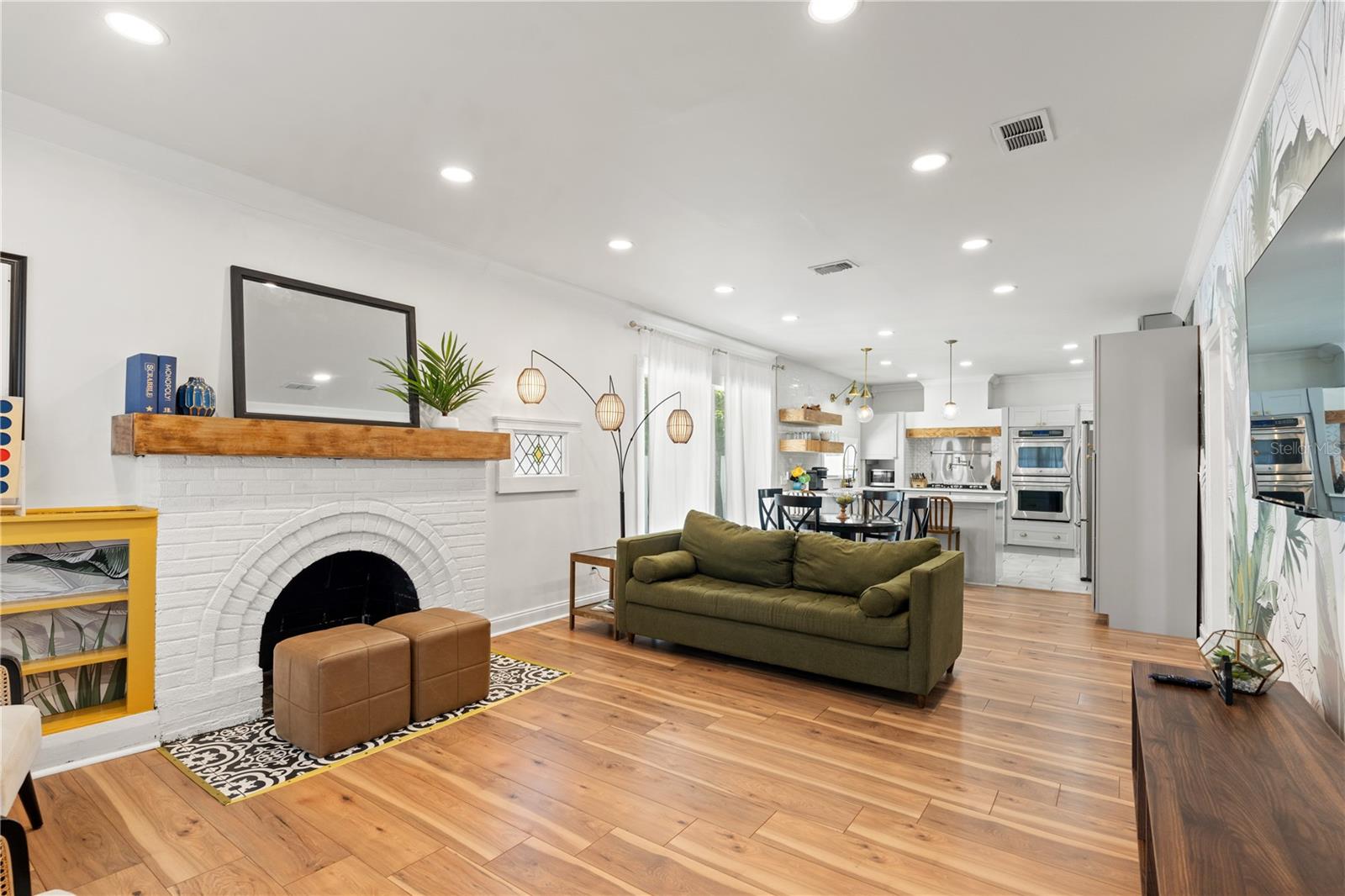 324 W HAYA ST — photo 9