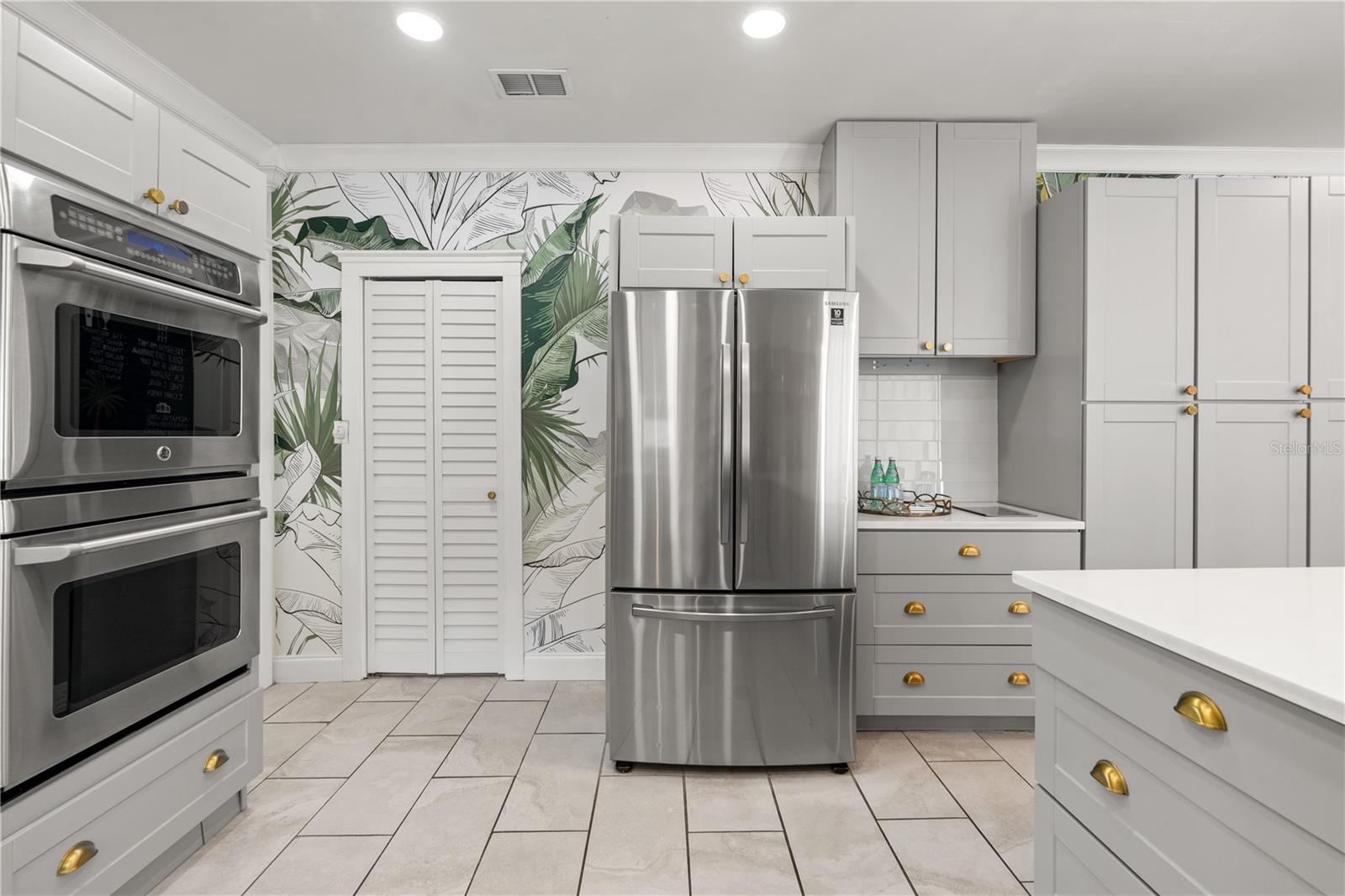 324 W HAYA ST — photo 16