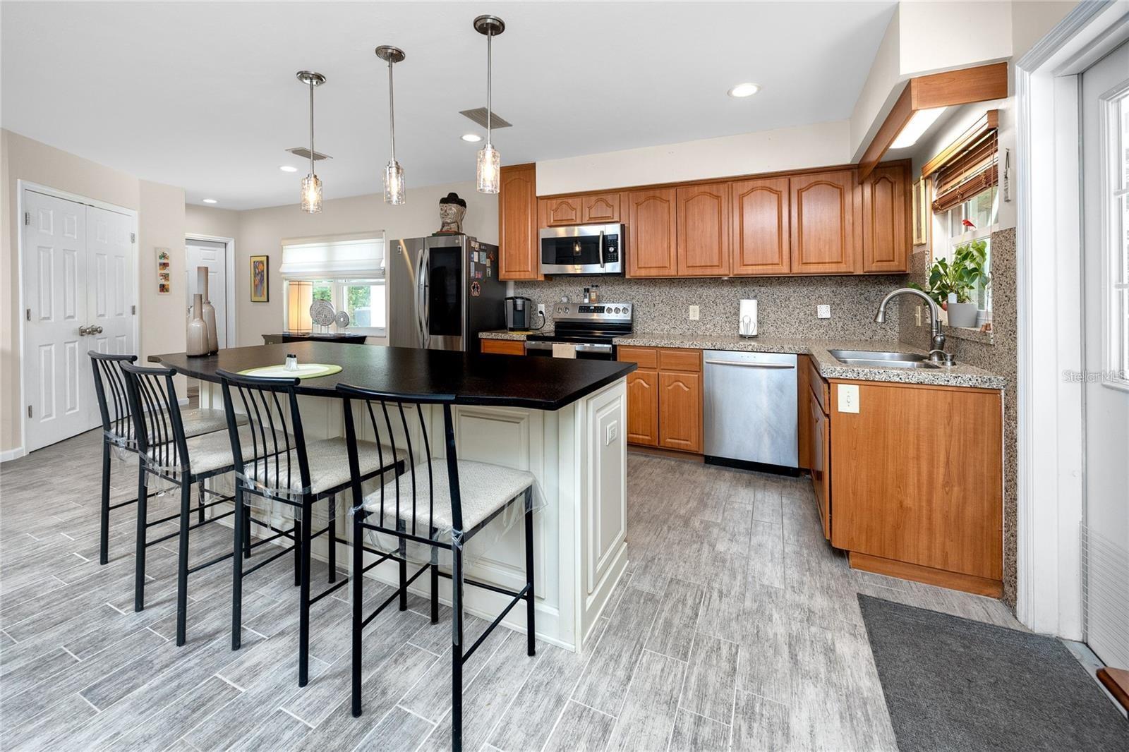 10504 LACERA DR — photo 8