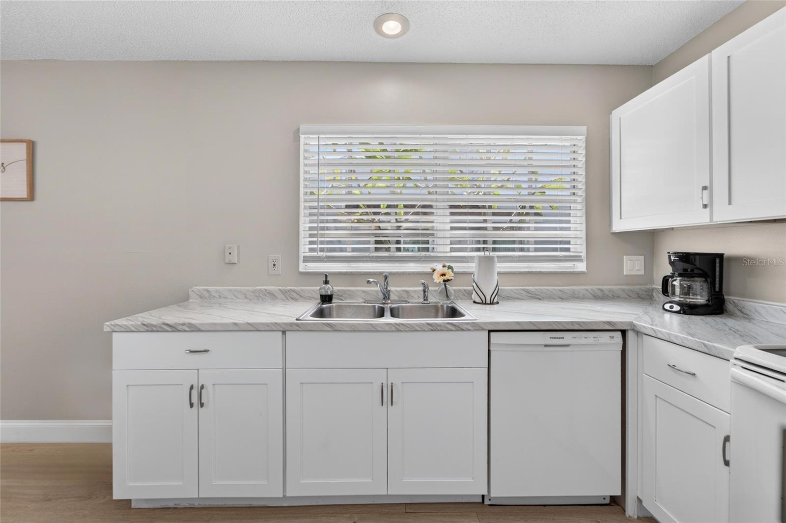 16216 RAMBLING VINE DR W — photo 11