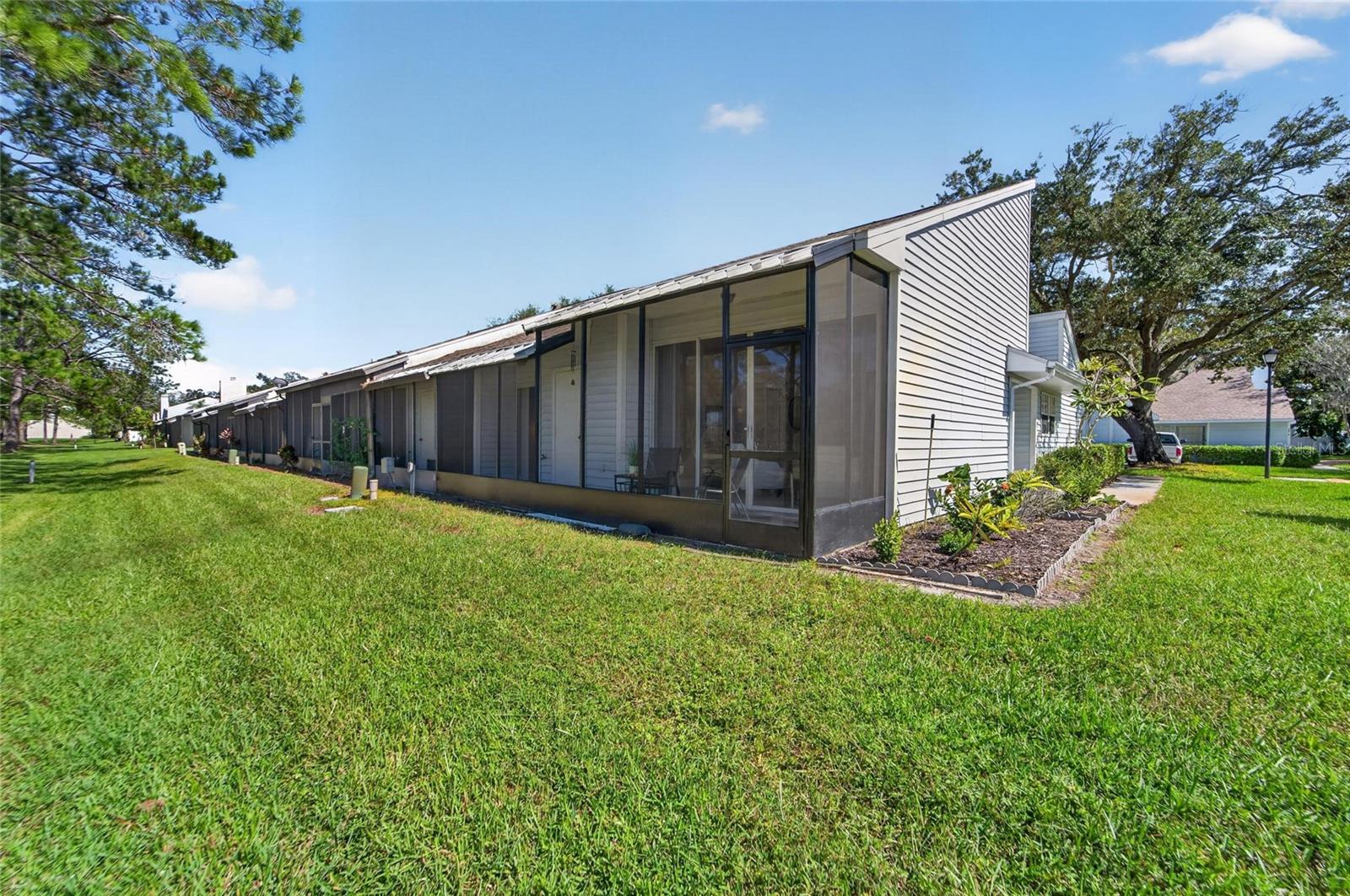 16216 RAMBLING VINE DR W — photo 32