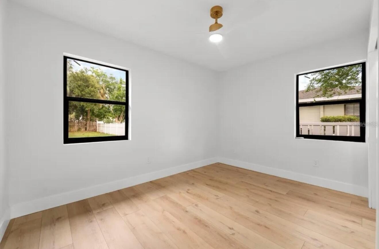 605 N WOODLYNNE AVE — photo 24