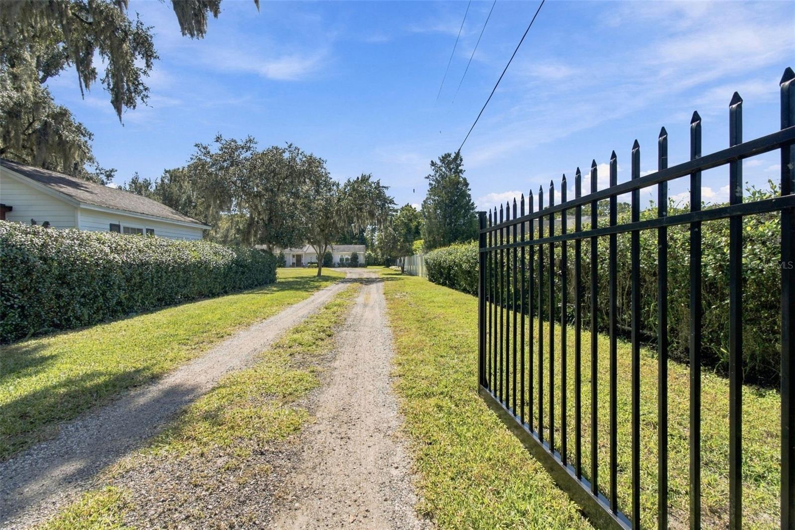 9450 ROBERTS RD — photo 36