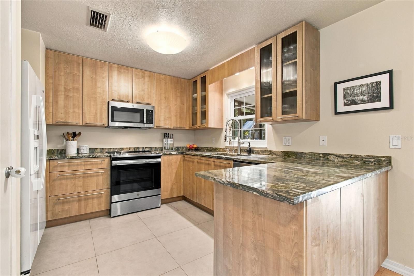 9450 ROBERTS RD — photo 10