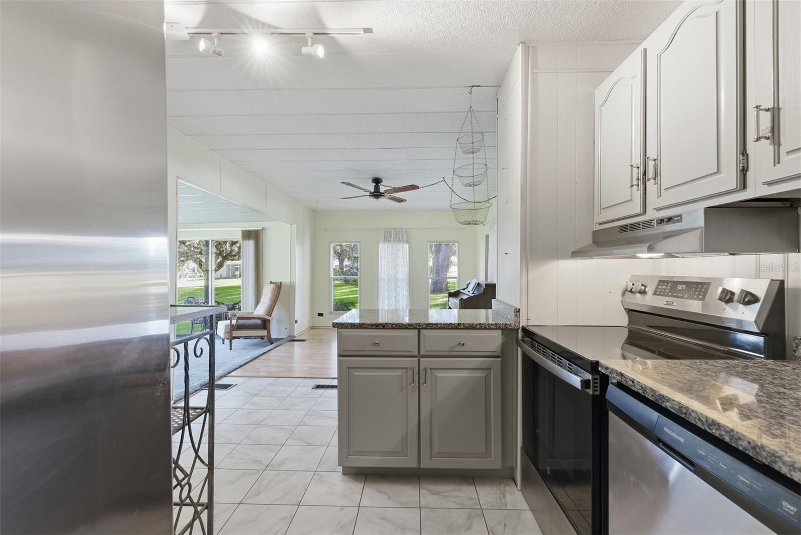 6147 RIDGEWOOD DR — photo 6
