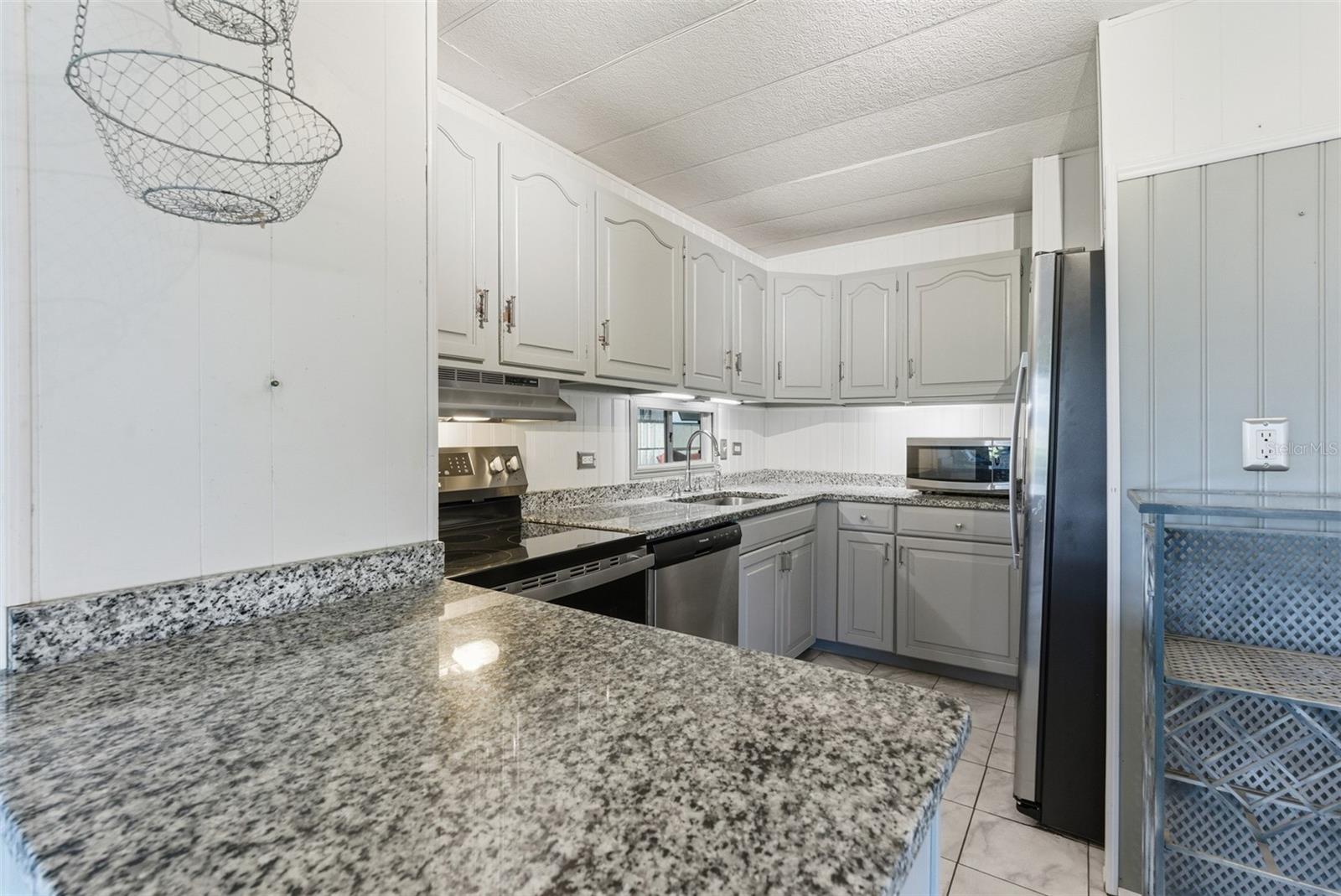 6147 RIDGEWOOD DR — photo 4