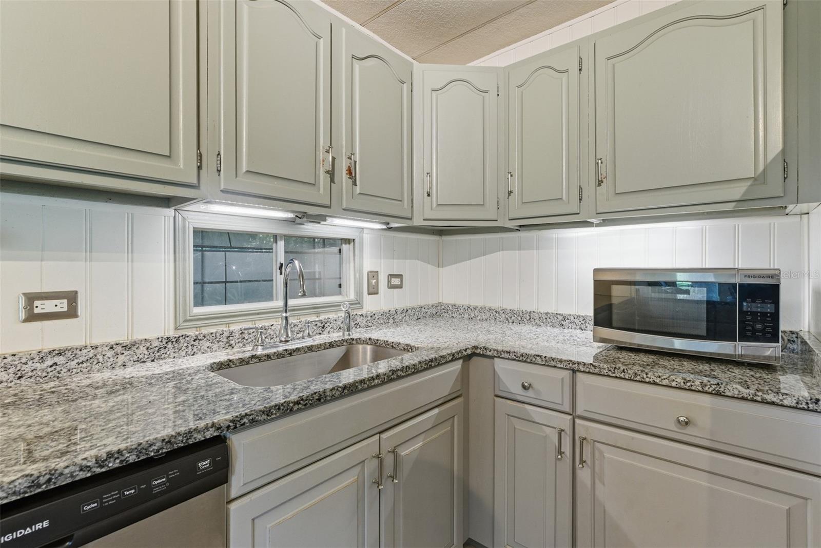 6147 RIDGEWOOD DR — photo 5